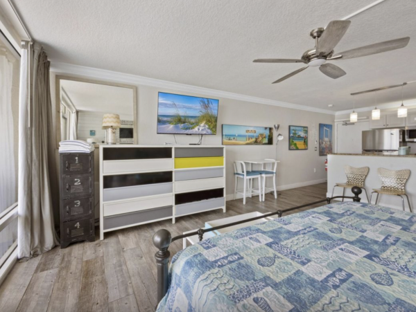 Beachfront Studio Beautiful Gulf Views